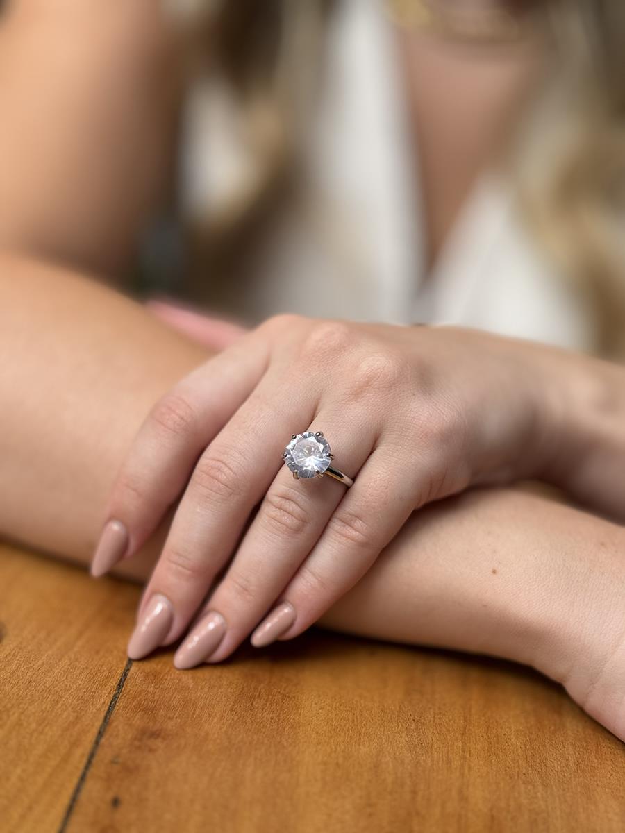 Rhodium-Plated G Solitaire Ring