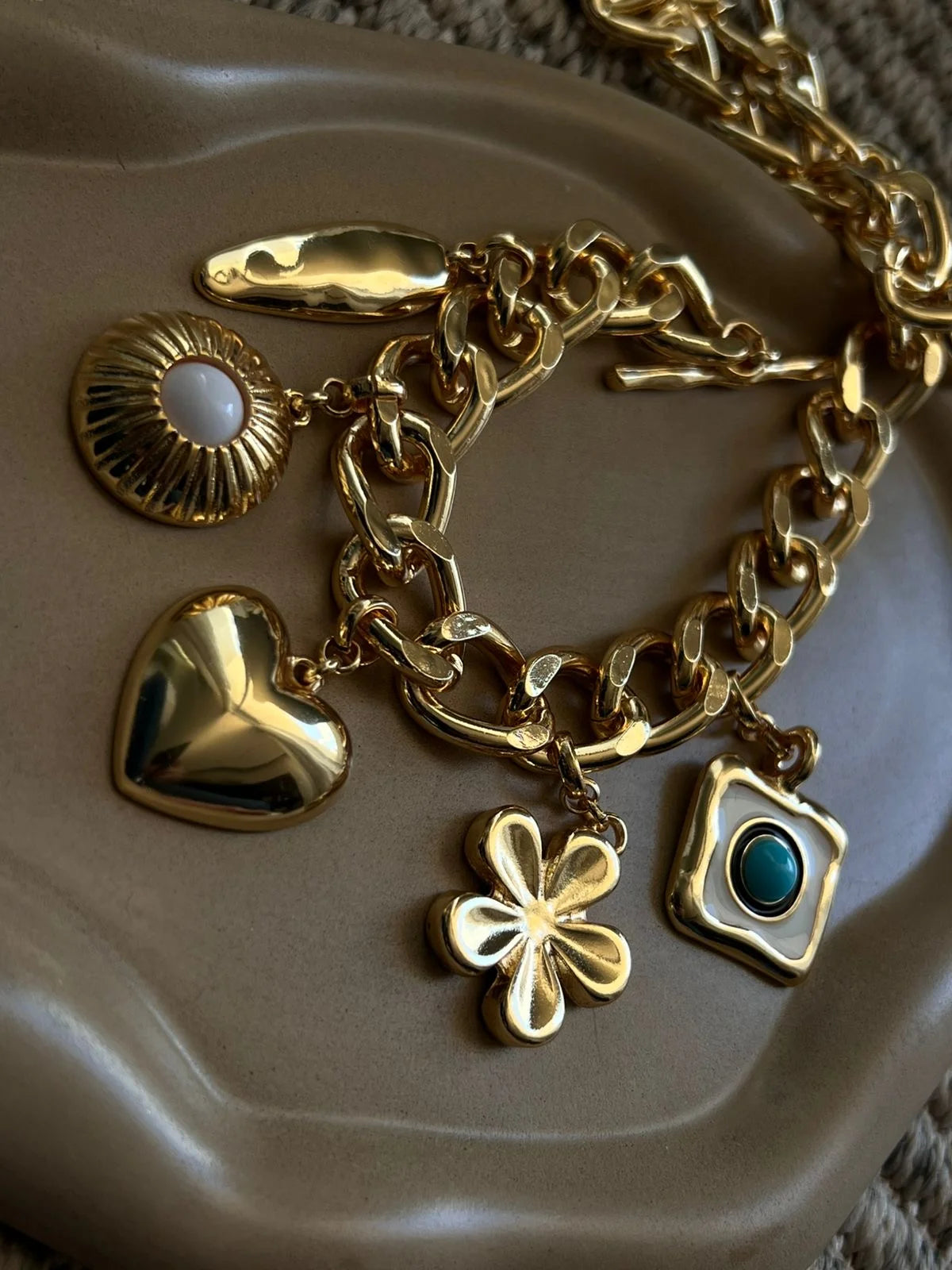 Colar Patuá em Banho de Ouro | 18k Gold Plated
